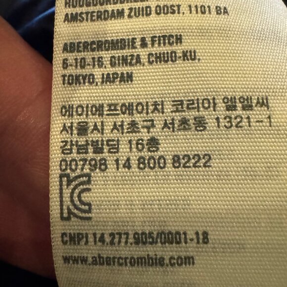 Like new Abercrombie & Fitch Navy Blue Puffer Coat Size Medium - Picture 11 of 11